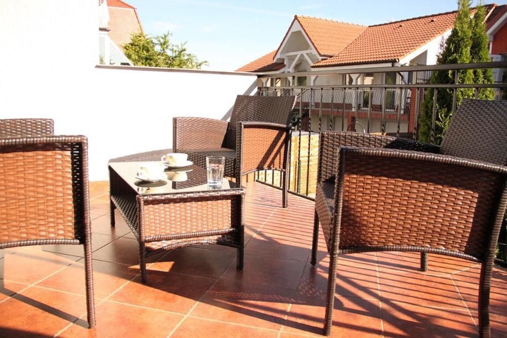 Apartamenty Eka Dom Goscinny 350M Do Plazy Rewal Esterno foto