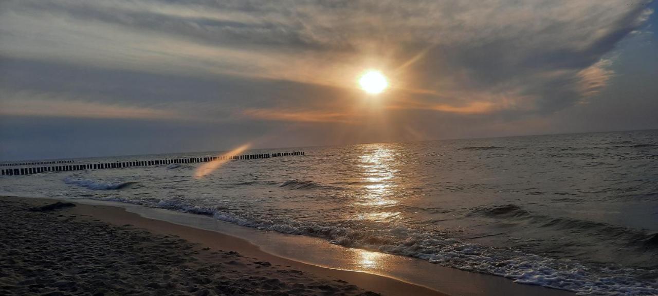 Apartamenty Eka Dom Goscinny 350M Do Plazy Rewal Esterno foto